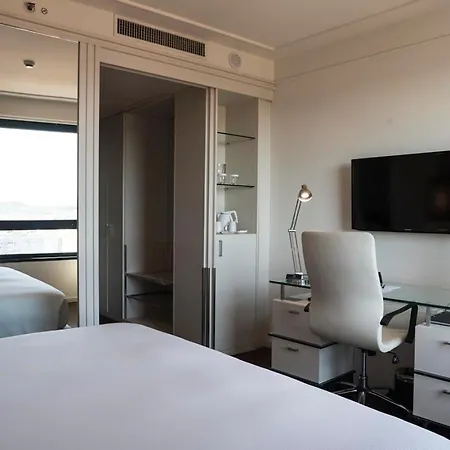 Doubletree By Hilton Metropole Hotel