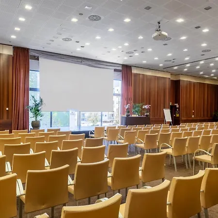 Doubletree By Hilton Metropole 4*