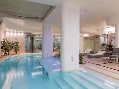 Doubletree By Hilton Metropole Hotel 4*