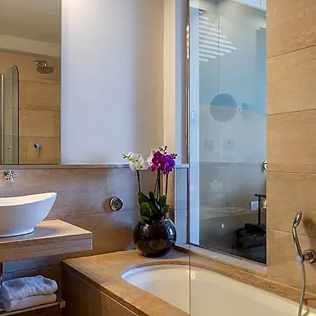 Hotel Doubletree By Hilton Metropole 4*