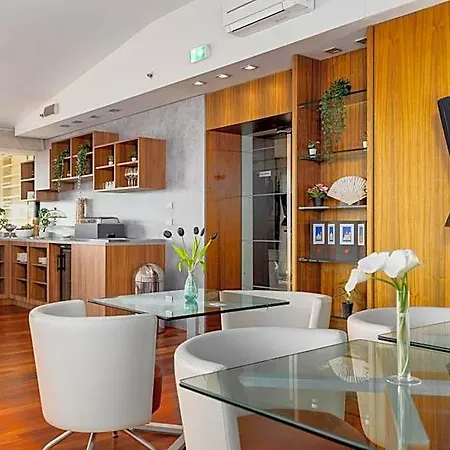 Doubletree By Hilton Metropole Hotel 4*