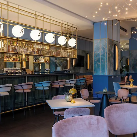 Doubletree By Hilton Metropole 4*