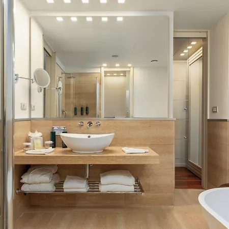 Doubletree By Hilton Metropole