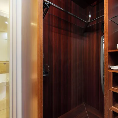Doubletree By Hilton Metropole 4*