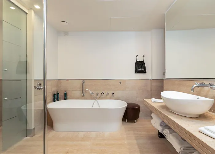 Doubletree By Hilton Metropole 4*