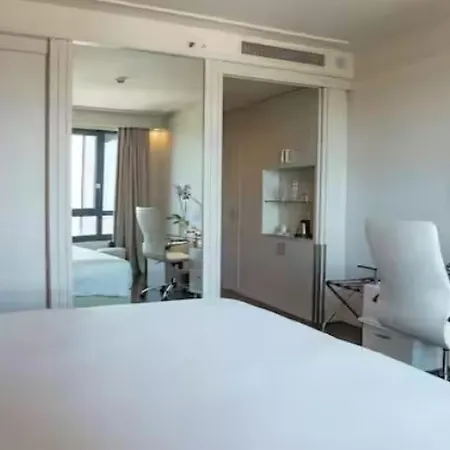 Отель Doubletree By Hilton Metropole 4*