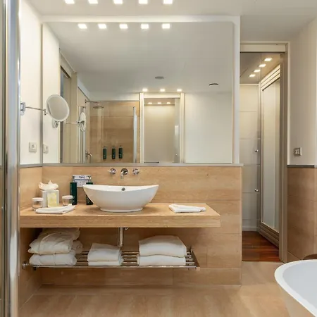 Отель Doubletree By Hilton Metropole 4*