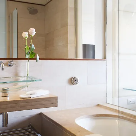 Отель Doubletree By Hilton Metropole 4*