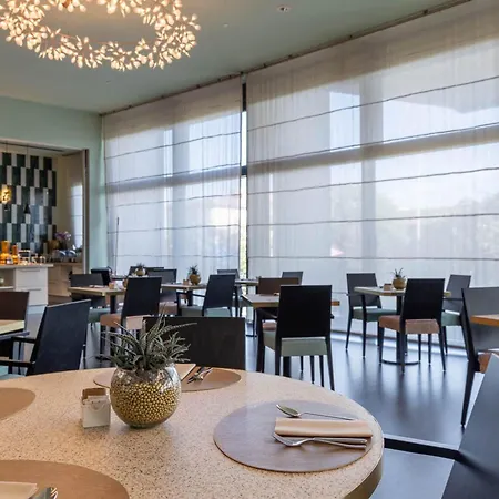 Отель Doubletree By Hilton Metropole 4*