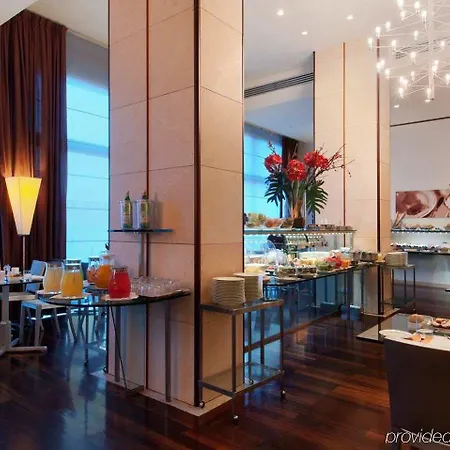 Отель Doubletree By Hilton Metropole Флоренция